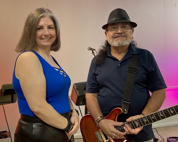 Music Reflections duo performing